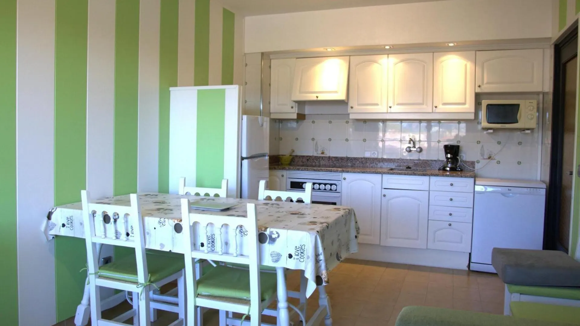 Apartamento Amplio En La Playa Con Piscina Y Aire Acondicionado, Cerca Del Centro Y Supermercado - Es-323-37 埃斯塔蒂特 西班牙
